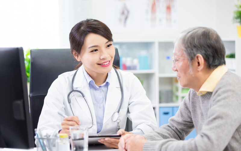 Không tự ý dùng thuốc cần gặp y bác sĩ để được kê đơn