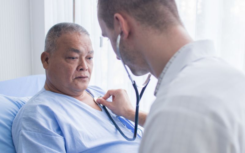 Các bệnh nền như: tiểu đường type 2, thận, suy giáp,.. gây ảnh hưởng đến quá trình chuyển hóa chất béo cơ thể