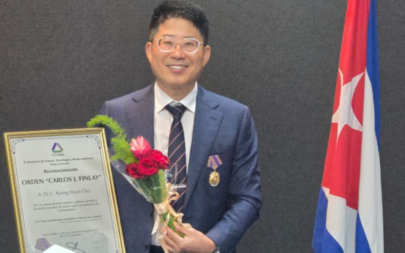 Giáo sư Kyung-hyun Cho là người Hàn Quốc thứ hai được trao giải thưởng này