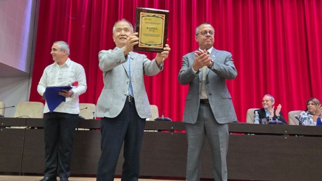 Tập đoàn Raydel được CNIC Cuba vinh danh vì đóng góp cho sức khỏe cộng đồng