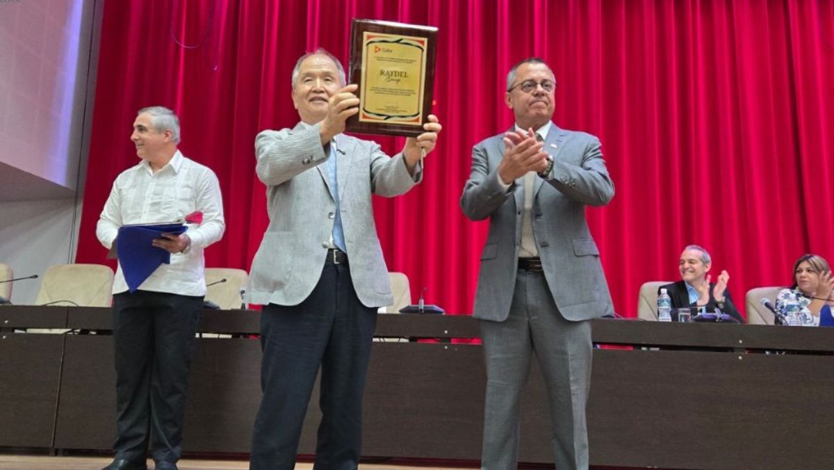 Tập đoàn Raydel được CNIC Cuba vinh danh vì đóng góp cho sức khỏe cộng đồng