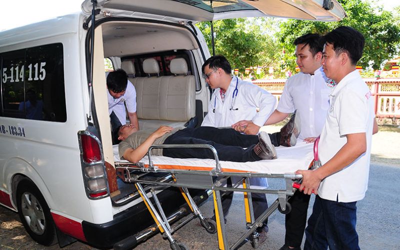 Hãy gọi cấp cứu 115 ngay nếu có dấu hiệu đau ngực dữ dội trong 15 phút 