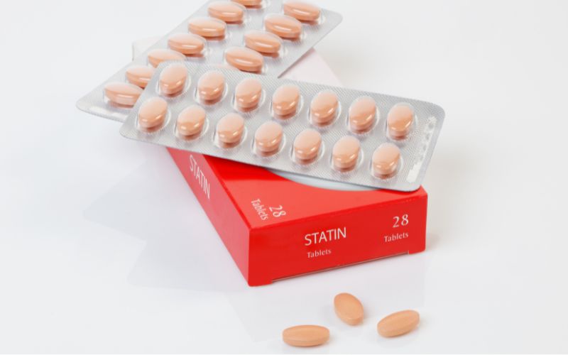 Nếu chỉ số LDL quá cao dù đã điều chỉnh chế độ ăn và sinh hoạt, bác sĩ sẽ kê thuốc uống hỗ trợ hạ cholesterol LDL