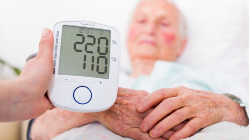 Tăng huyết áp là tác dụng phụ thường gặp của Corticoid