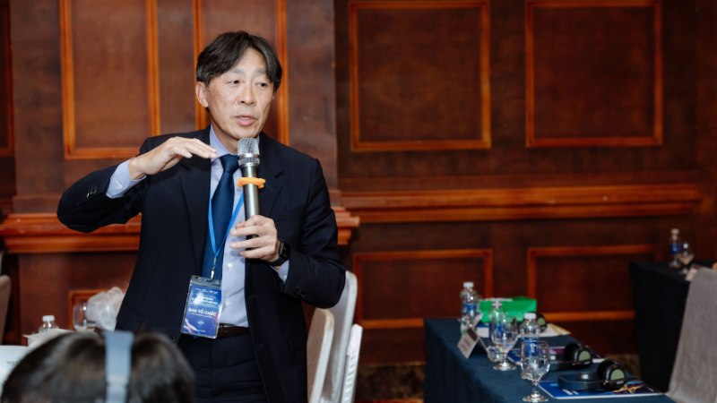 Giáo sư Yoshinari Uehara, Đại học Fukuoka (Nhật Bản)